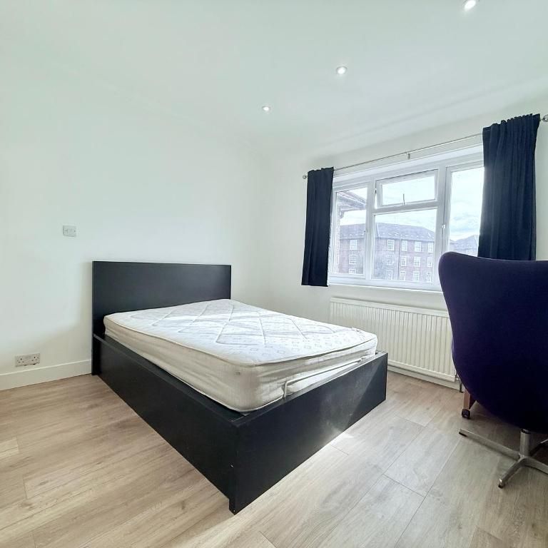 Westway, East Acton, London, W12 0SD - Photo 1