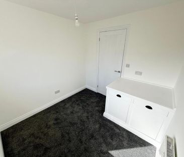 3 bedroom semi-detached house to rent - Photo 6