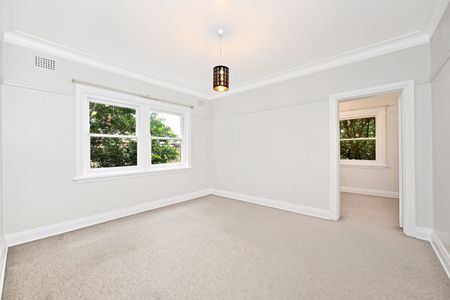 Recently Refurbished Apartment - Photo 2