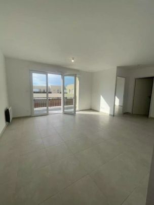 location Appartement T2 DE 42.4m² À ARLES - Photo 1