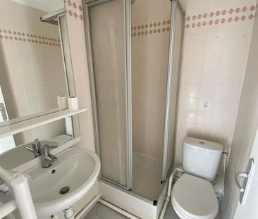 Location Appartement 3 pièces 37m² ST MAUR DES FOSSES 94210 - Photo 2