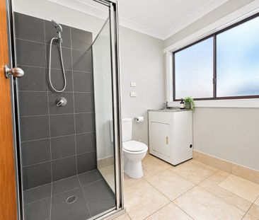 Spacious 4-Bedroom Home with Two Air Conditioners - Photo 6