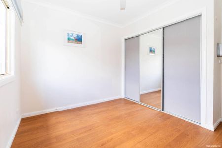 BEAUTIFUL FAMILY HOME WITH CHARM - Photo 4