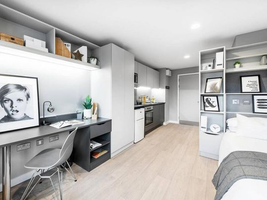 Studio to rent - Photo 1