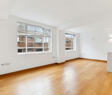 2 bedroom flat in London - Photo 1