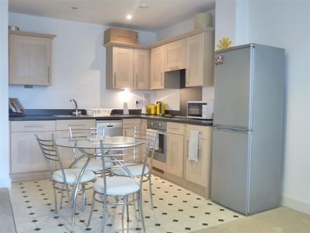 High Street, Southampton - Photo 5