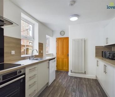 4 bedroom House To Let - Photo 4