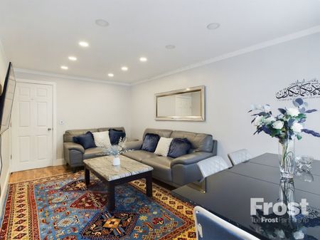 Pickwick Close, Hounslow,TW4 - Photo 3