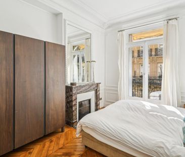 Location Appartement 3 pièces Meublé 70m² PARIS 8ème - Photo 5