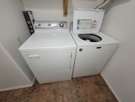 1 Bedroom Apartment w/ In-Suite Laundry!!! - Photo 4