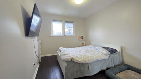 For Lease - 1379 Rock Court, Mississauga, Ontario - Photo 2