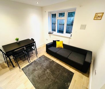 2 Bed Flat, Station Road, NW4 - Photo 1