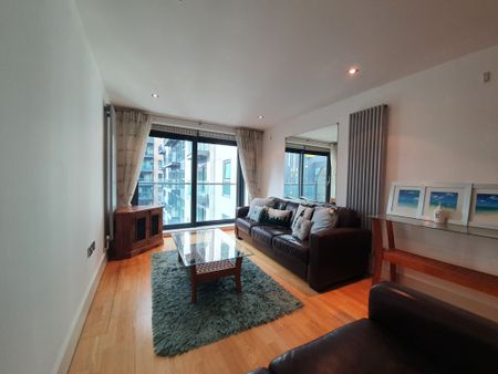 Two Bedroom Apartment with Balcony to Let at Millharbour, E14 9ND with Water, Gas & Heating Utilties Included - Photo 3