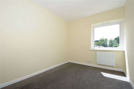 First floor maisonette set over two floors offering three bedrooms in the centre of Sunningdale. - Photo 3