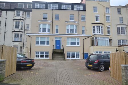 2 bed apartment to rent in Queens Parade, Scarborough, YO12 - Photo 3