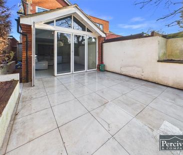 3 bedroom semi-detached house to rent - Photo 4