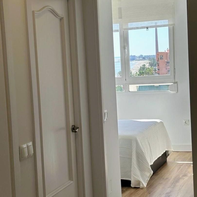 Apartamento de alquiler en Calle Mendoza, 4, Parque Ayala - Jardín de la Abadía - Huelín - Photo 1