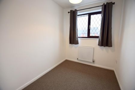 Madeira Croft, Chapelfields, Coventry - 3 Bedroom Semi, Driveway and Garage - Photo 4