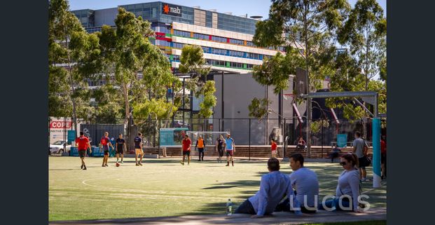 Spacious sanctuary on the edge of the CBD - Photo 1