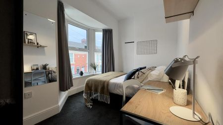 1 bedroom in a house share to rent - Photo 2