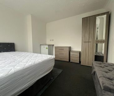 1 bedroom in a house share to rent - Photo 4