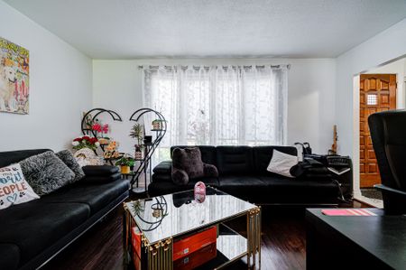 For Lease - 74 Bloomington Crescent, Toronto, Ontario - Photo 2
