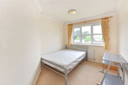 3 bedroom house in London - Photo 5