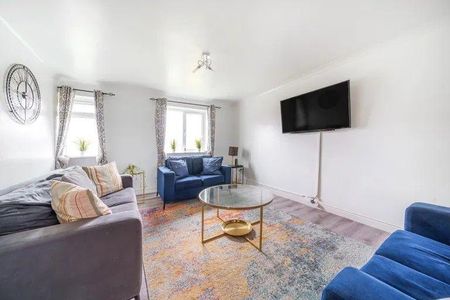 5 bedroom detached house to rent - Photo 2