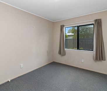 Double glazed & Comfortable - Photo 1