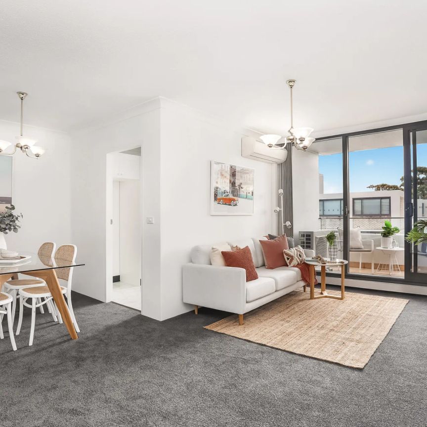 Entry Via St Marks Road Cul-De-Sac - Bright Top Floor Apartment Is A Lifestyle Opportunity In A Prized Location- LIFT ACCESS - Photo 1