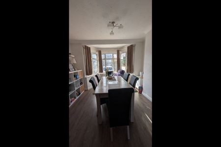 Room in a Shared House, London, CR4 - Photo 3