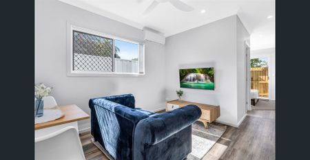 NEAR NEW WYNNUM WEST STUDIO UNIT - Photo 2