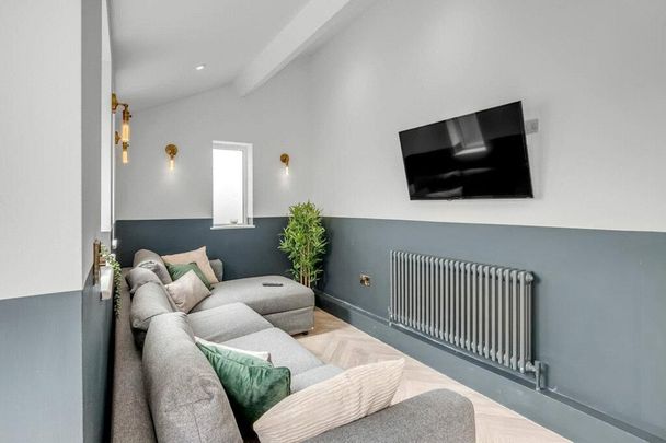 5 bedroom terraced house to rent - Photo 1