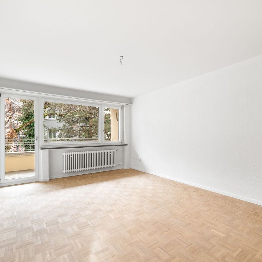 Living in the middle of the city - Photo 1