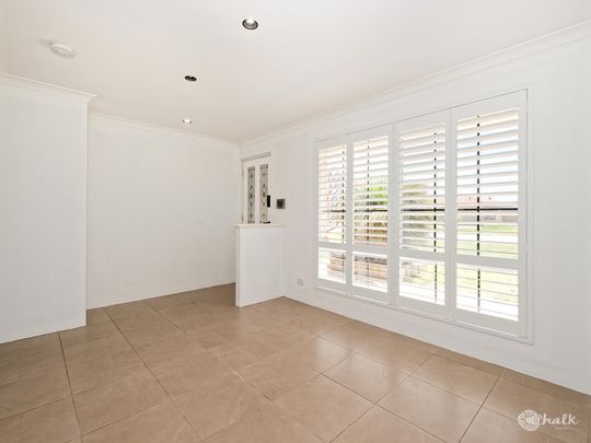 CONVENIENTLY LOCATED, COMFORTABLE 3X1 FAMILY HOME!!! - Photo 1