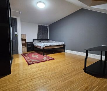 1 bedroom in a house share to rent - Photo 2