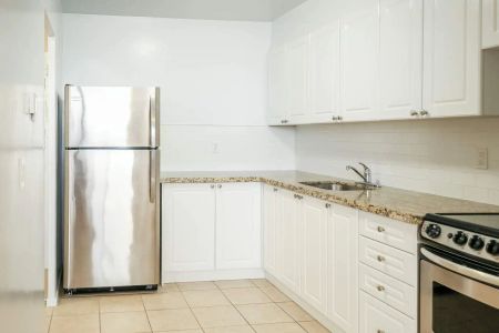 165 & 195 Barrington Ave — 3 Bedroom w/ Basement - Photo 5
