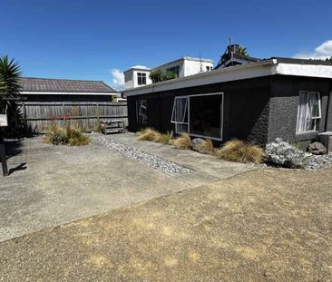 Spacious 3-Bedroom Bungalow Apartment in New Brighton. - Photo 2