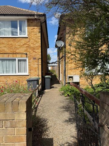 2 Bed Flat, Callander Road, SE6 - Photo 2