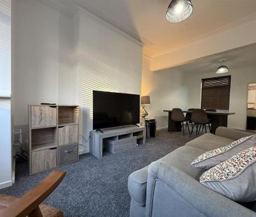 2 bedroom end of terrace house to rent - Photo 2