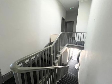 6 bedroom townhouse to rent - Photo 3