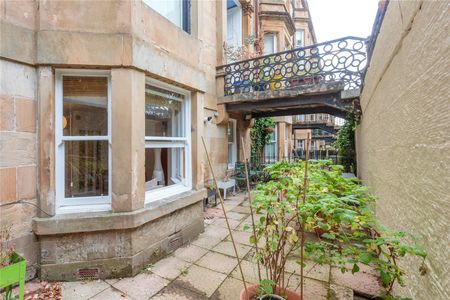 Basement Front, 18 Huntly Gardens - Photo 4