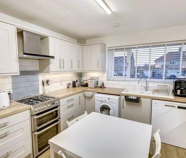 3 bedroom semi-detached bungalow to rent - Photo 6