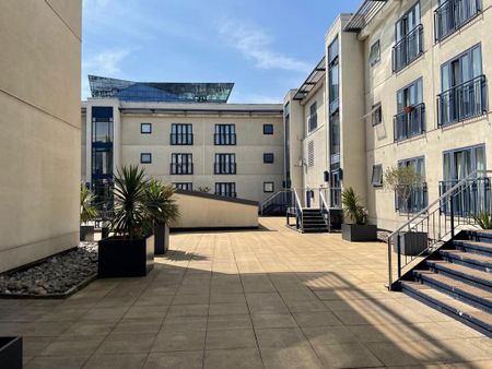 1 bedroom in a flat share to rent - Photo 4