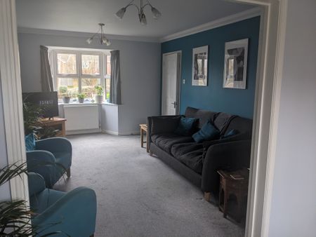 A Bright Room in a Modern House for Rent in Chesterfield - Photo 2