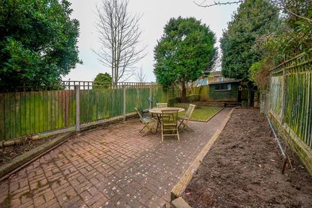 Room in a Shared House, Hollingbury Road, BN1 - Photo 4