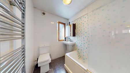 2 bedroom ground floor flat to rent - Photo 5