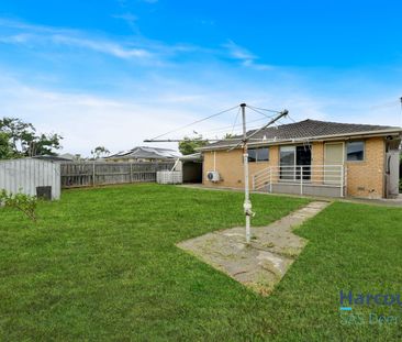 Comfortable Family Living in a Peaceful Setting - Photo 5