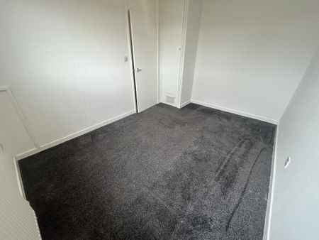 3 bedroom end of terrace house to rent - Photo 3