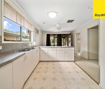 Family Friendly, 4 Bedroom House in Weetangera - Photo 2